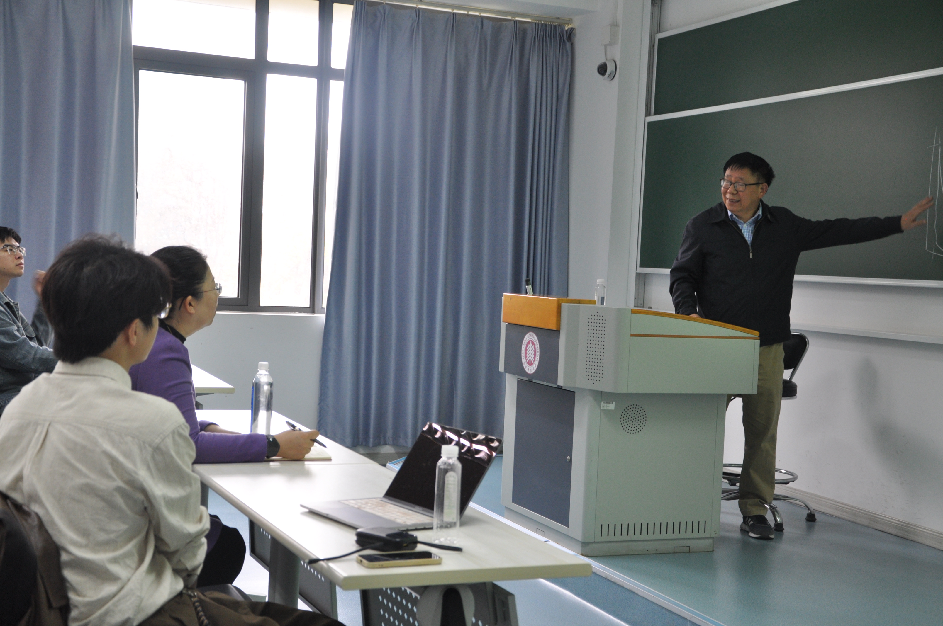 讲座现场(1).JPG 讲座现场(1).JPG