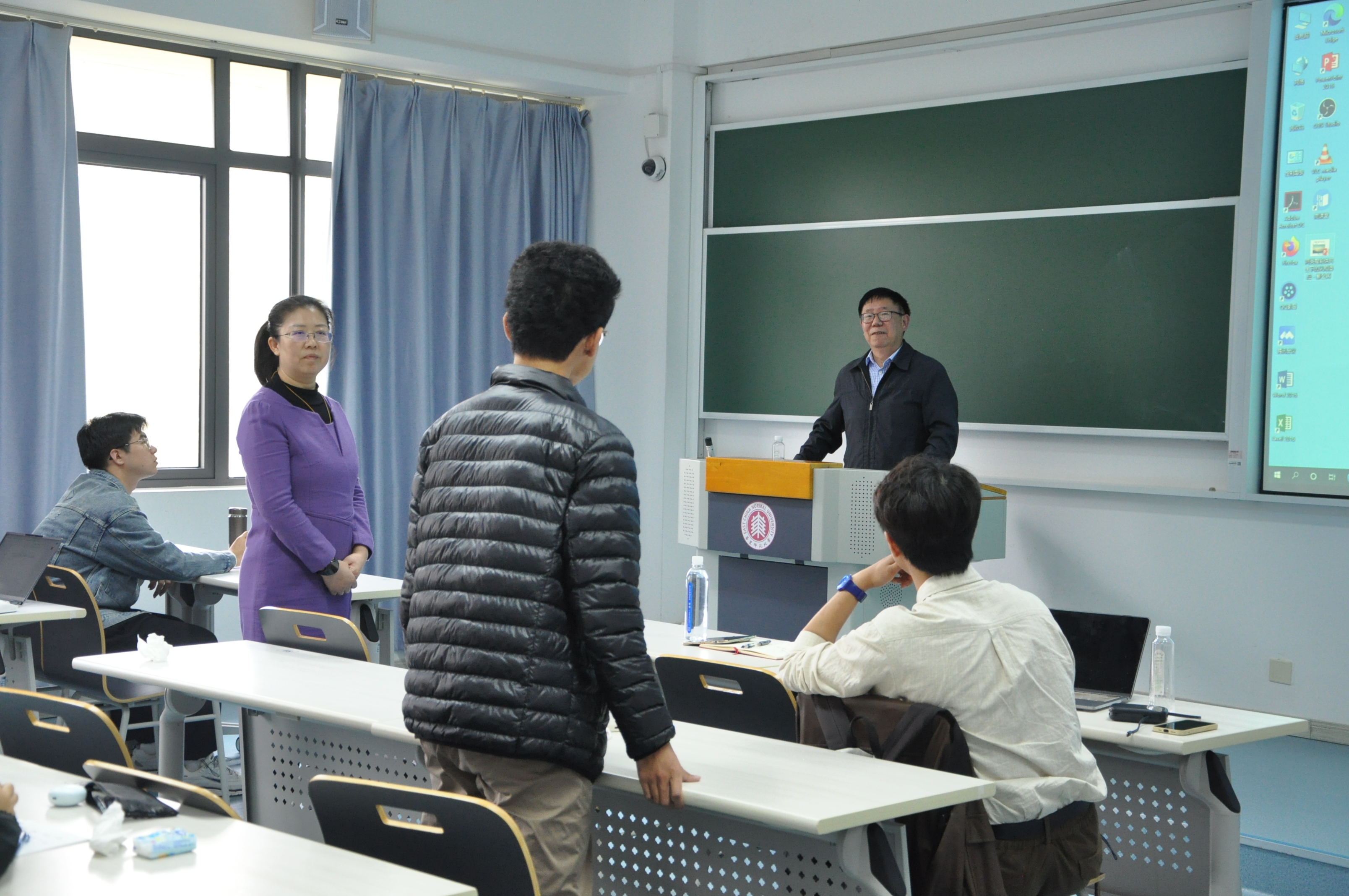 师生交流(1).JPG 师生交流(1).JPG